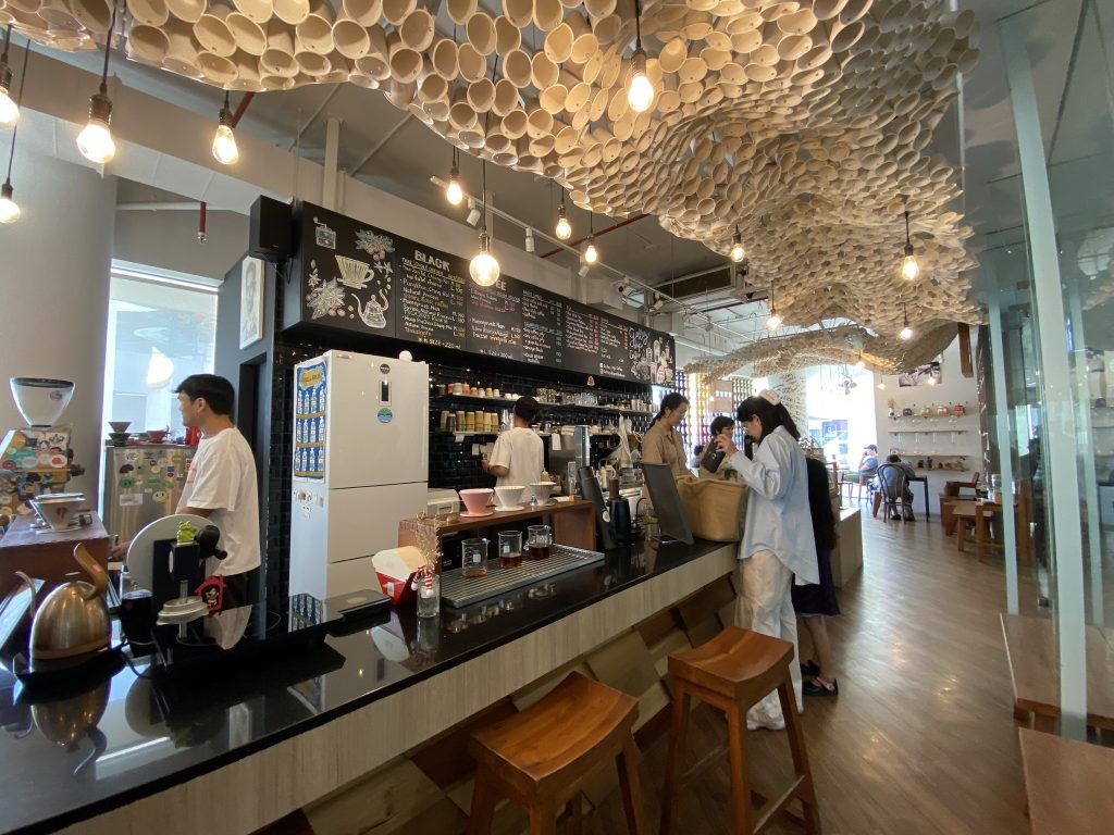 ร้านกาแฟดริป หอศิลป์ กรุงเทพ - มีนาคม 2569