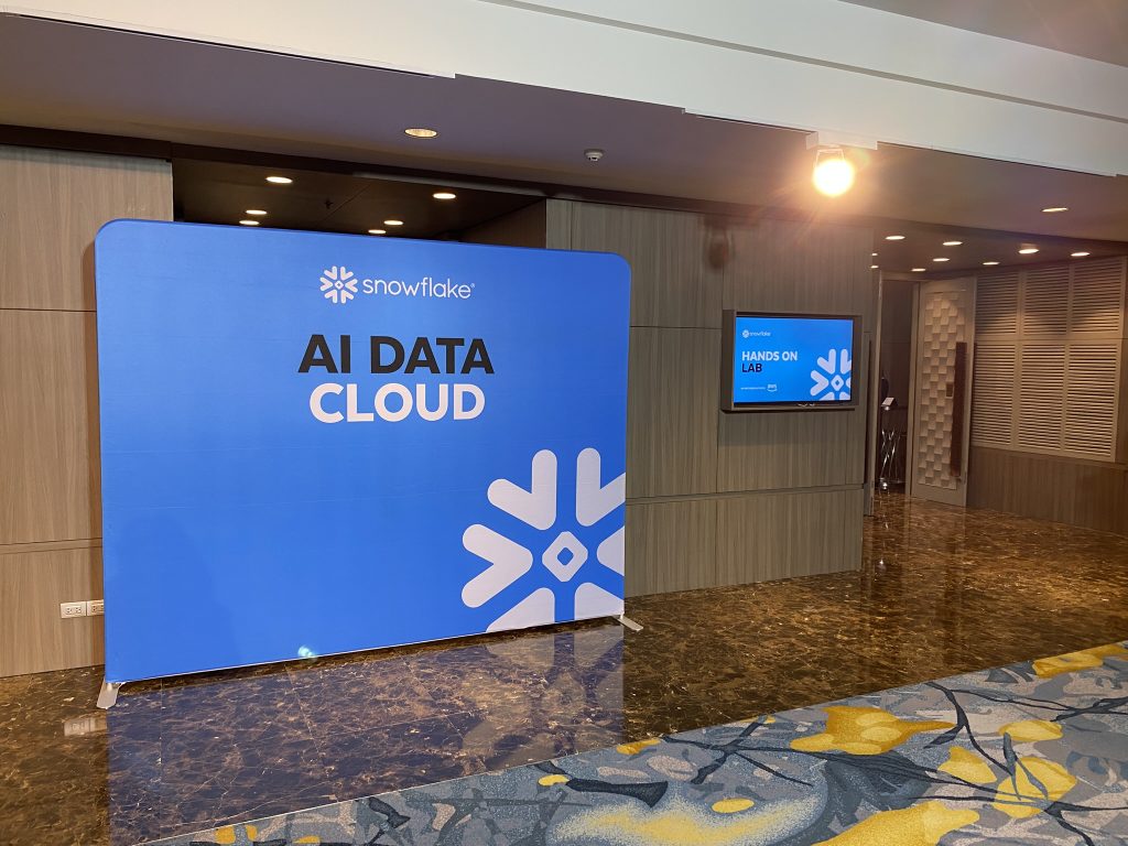 Snowflake_Handson_Lab_Enterprise_AI_2025_01